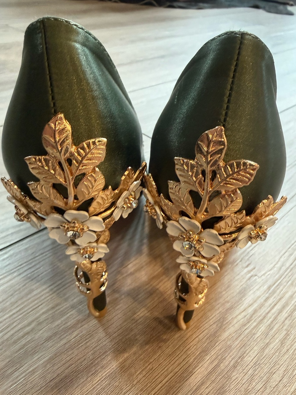 Gorgeous NWT Emerald Green Satin Floral Heel Pumps - Bridal/Prom ✨ Size 5 (CN35)